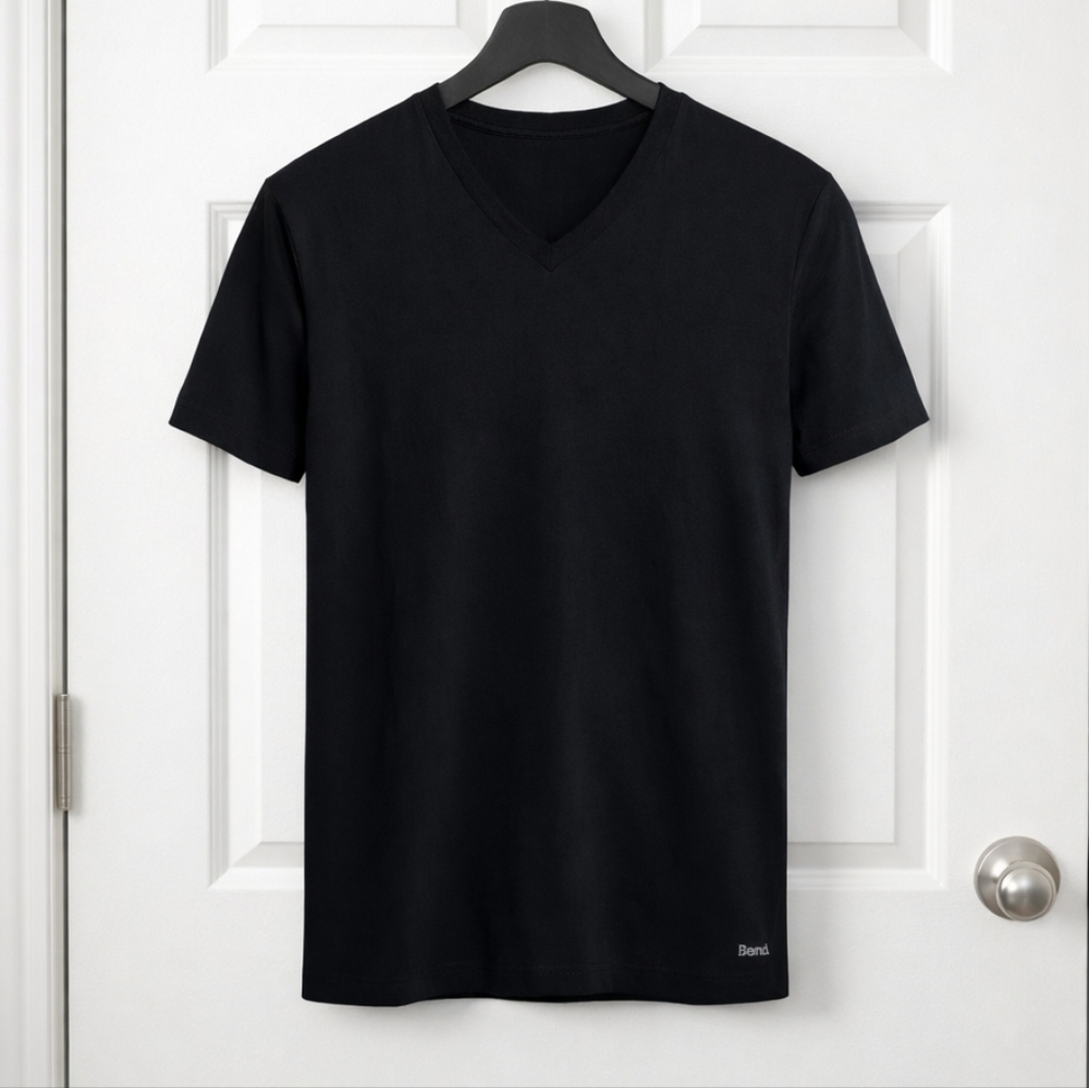 ✨3/$20✨ Bench Men's Black V-Neck T-Shirt - Size XL